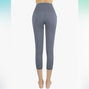 High Waist Gray Yoga Capri Leggings NWT - Size S